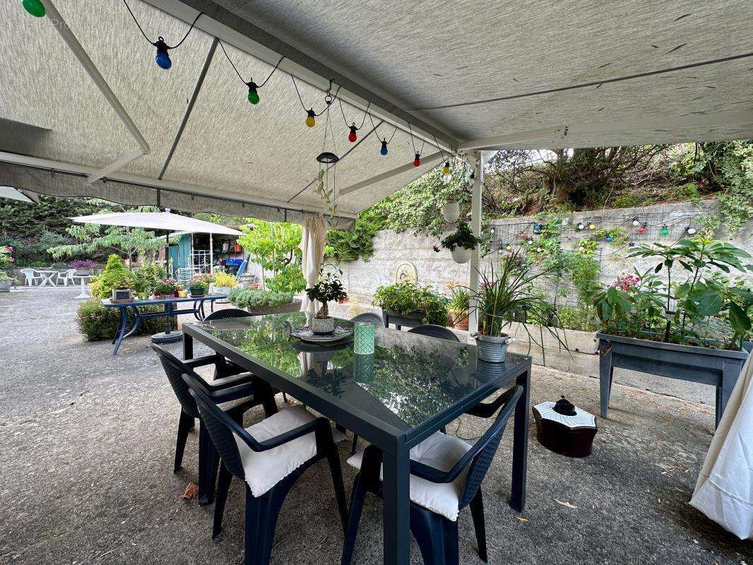 2 VILLAS  avec beau terrain et piscine - photo 20