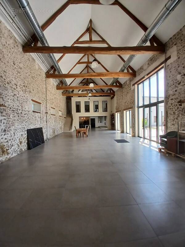 Commerce à LA VERRIERE