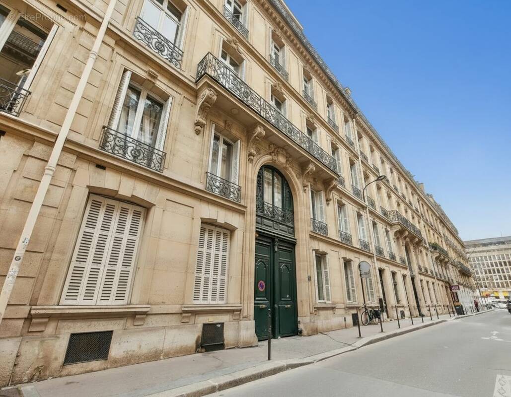 Appartement à PARIS-8E