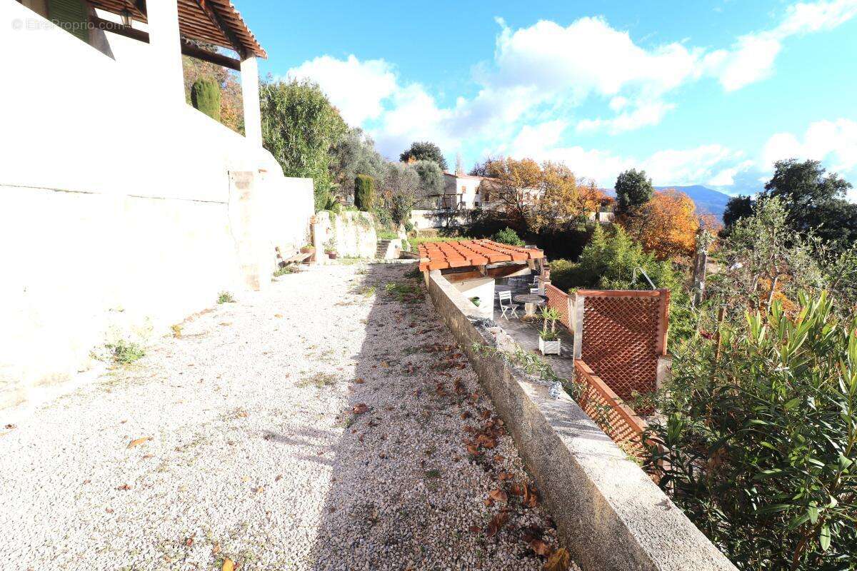Maison à BERRE-LES-ALPES