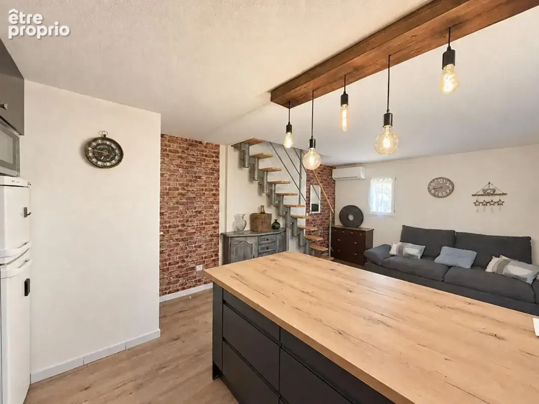 À SAISIR - VIDAUBAN Mazet meublé 45 m2 avec jardin et jacuzzi - Piscine - Tennis - photo 2