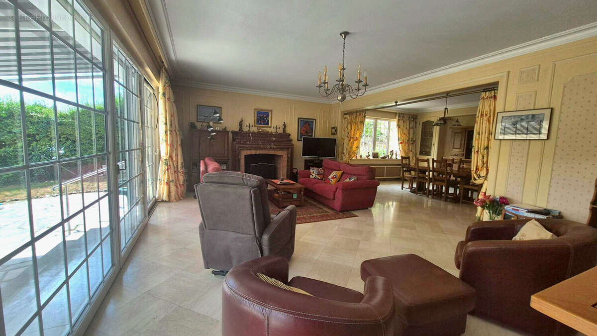 MONTIVILLIERS - Maison familiale 240 m² - 6 chambres - Terrain 3 500 m² - Vue dégagée - photo 6