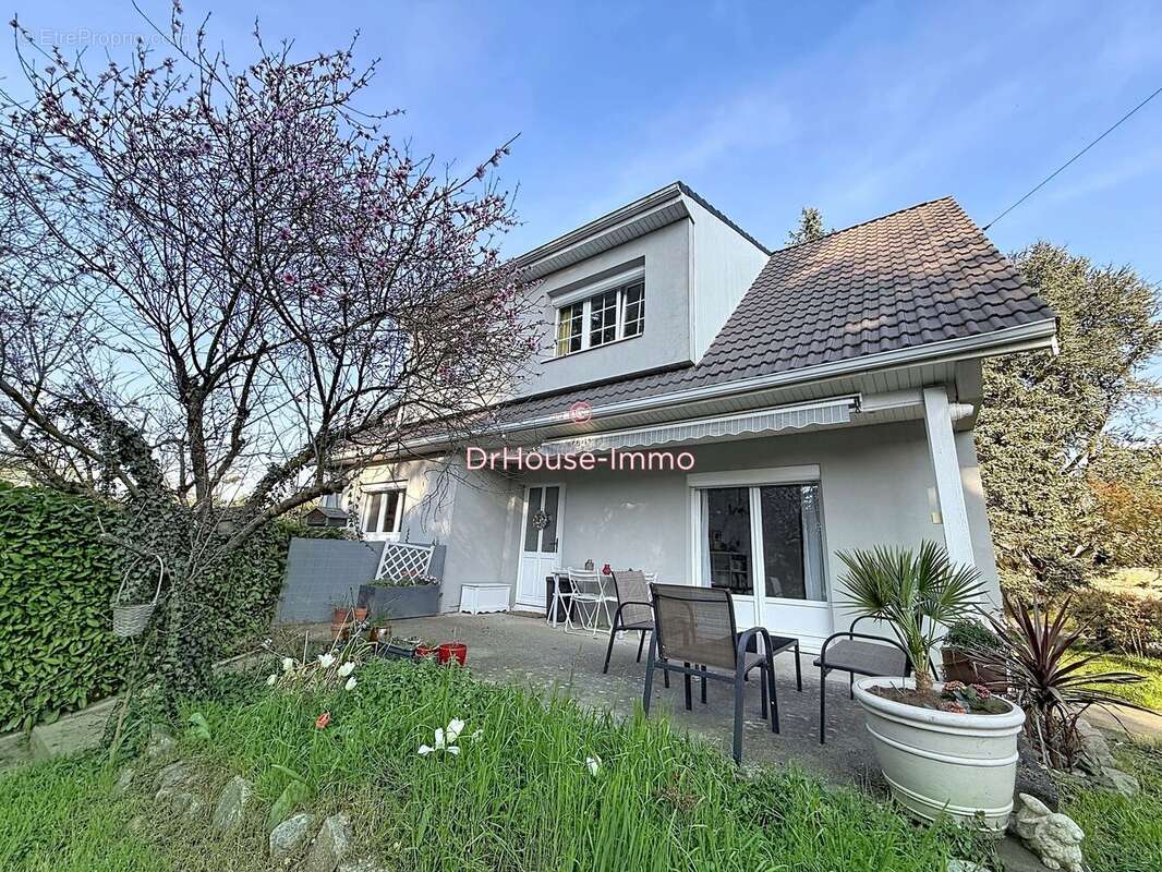 Maison à ESTRABLIN