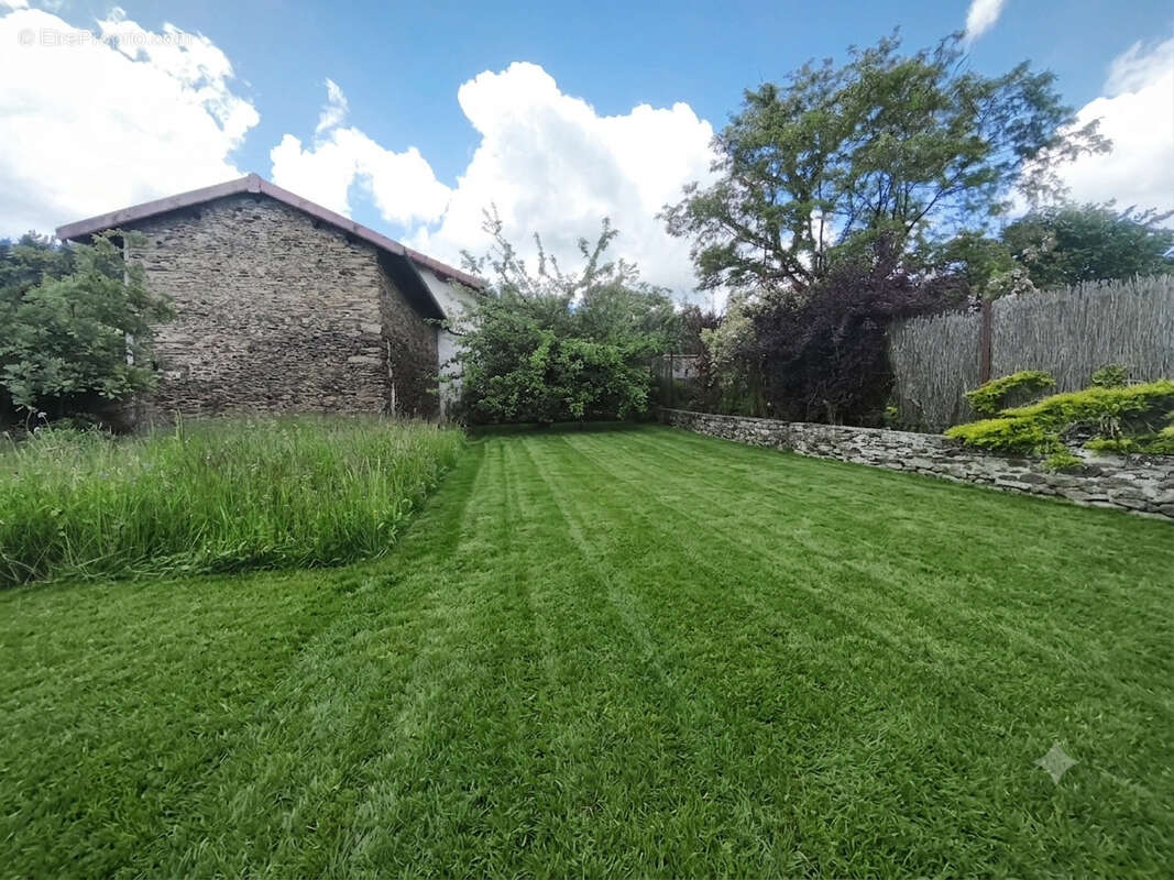 Maison de Bourg rénovée avec terrain - photo 10