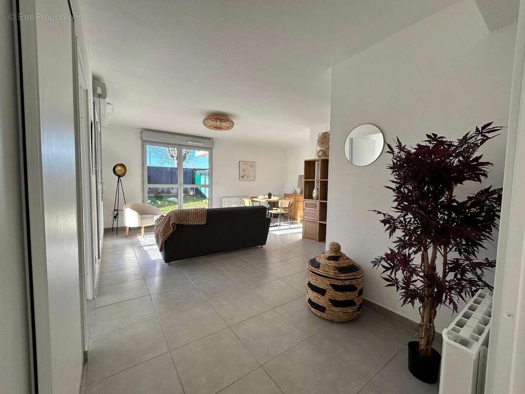   - Appartement à VILLEFRANCHE-SUR-SAONE