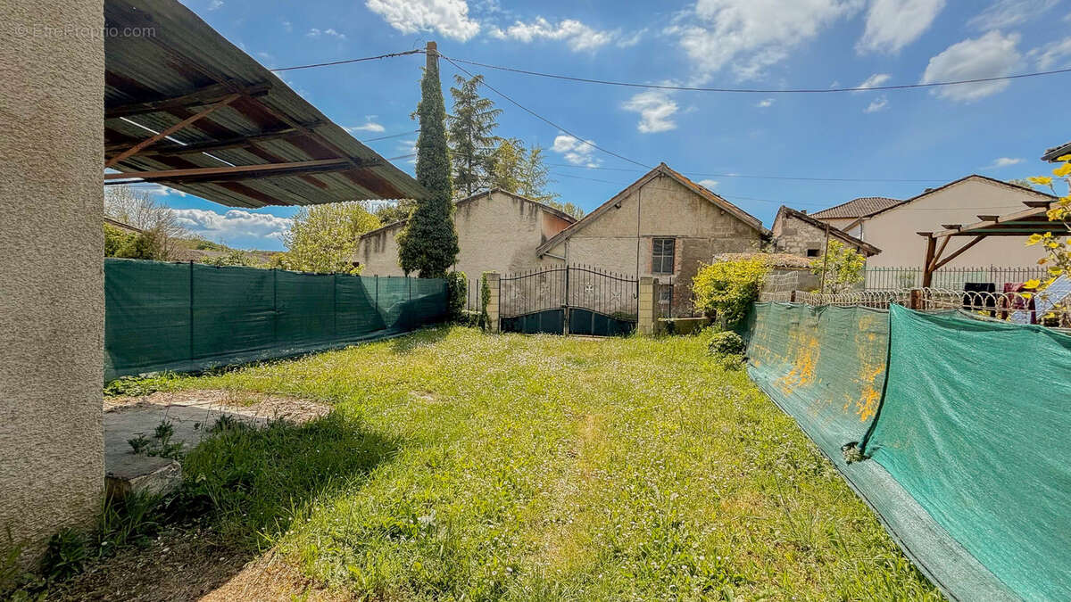 Maison à MONTAIGU-DE-QUERCY