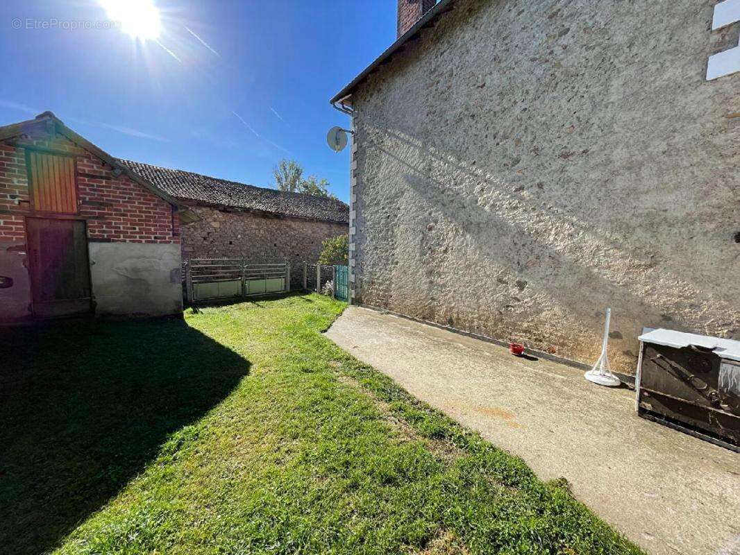 Maison 266 m² à Gorre  - photo 2