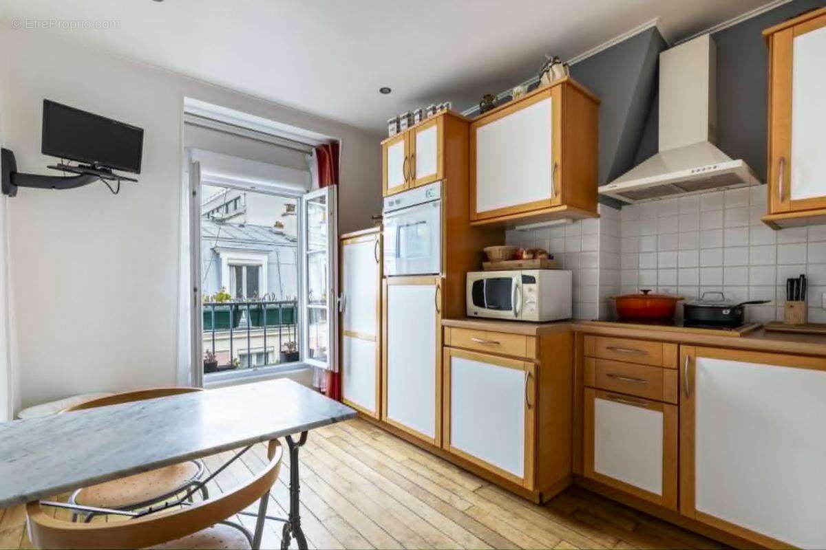 Appartement à PARIS-18E