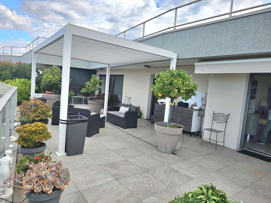 4 pieces dernier etage + terrasses - vue panoramique mer - chambrun - photo 10