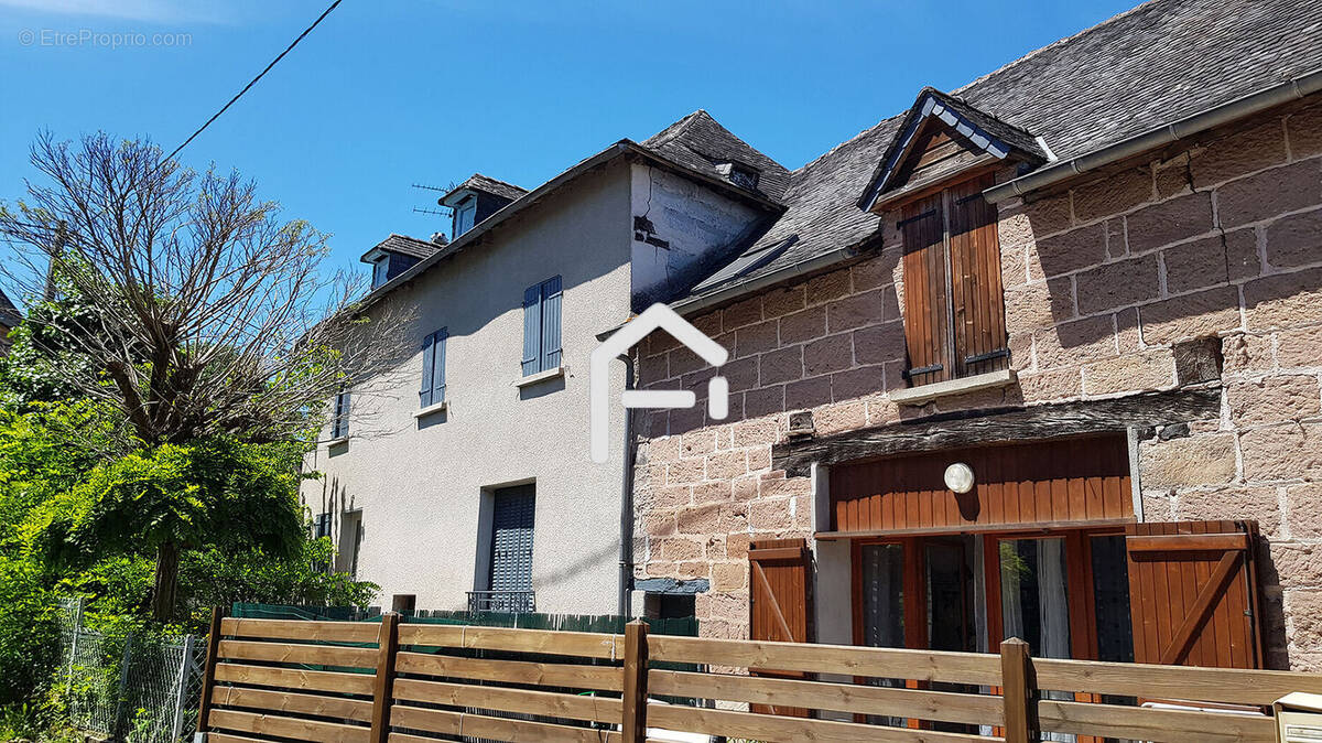Maison à SAINT-CYR-LA-ROCHE