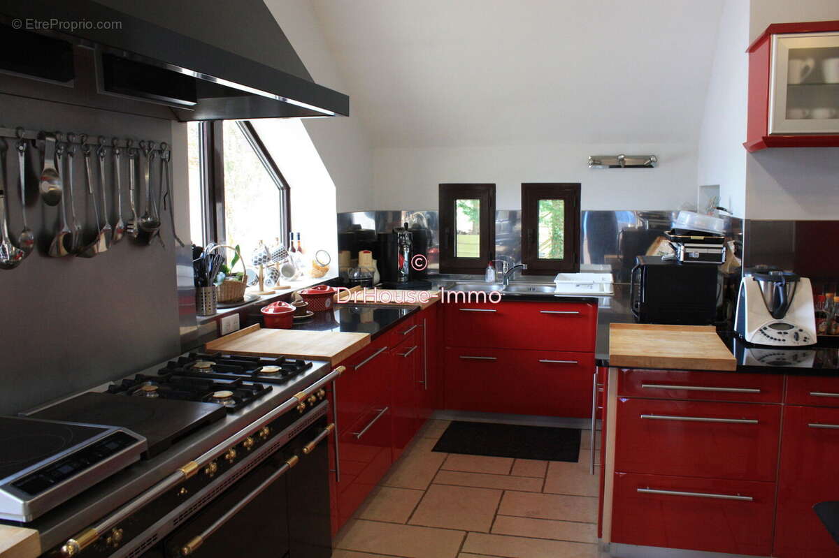 Maison 570 m² à Coullons  - photo 12
