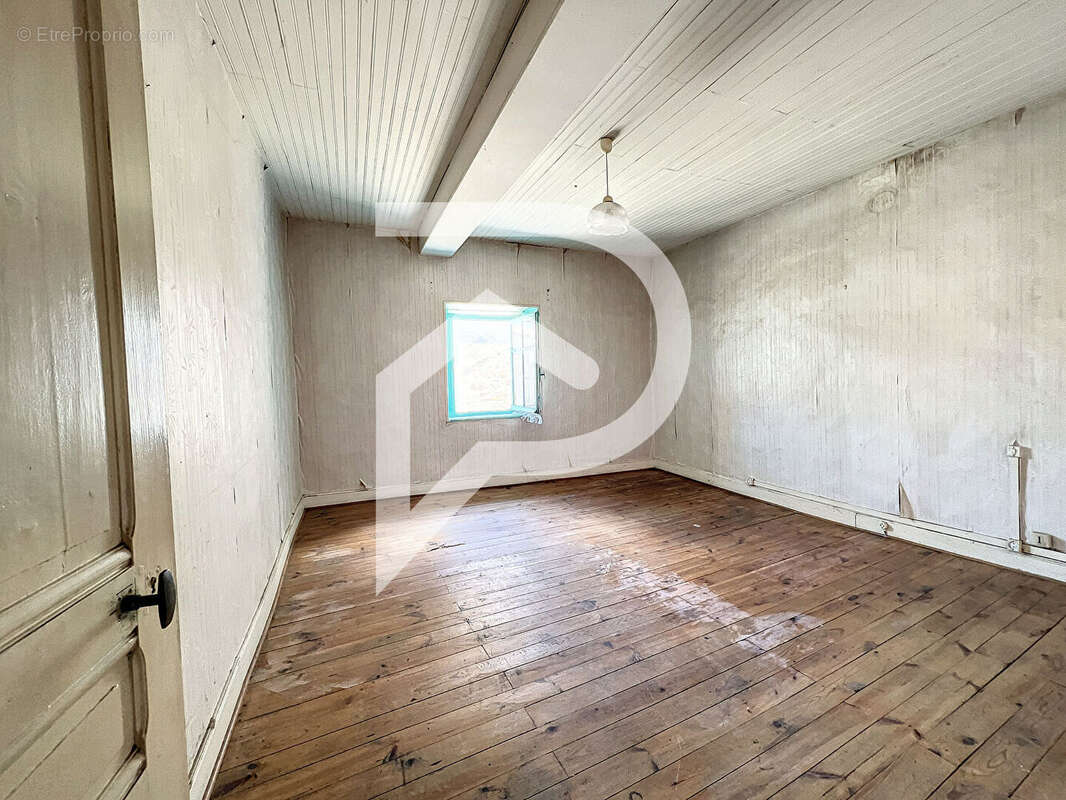 Maison à SAINT-MARTIN-LESTRA