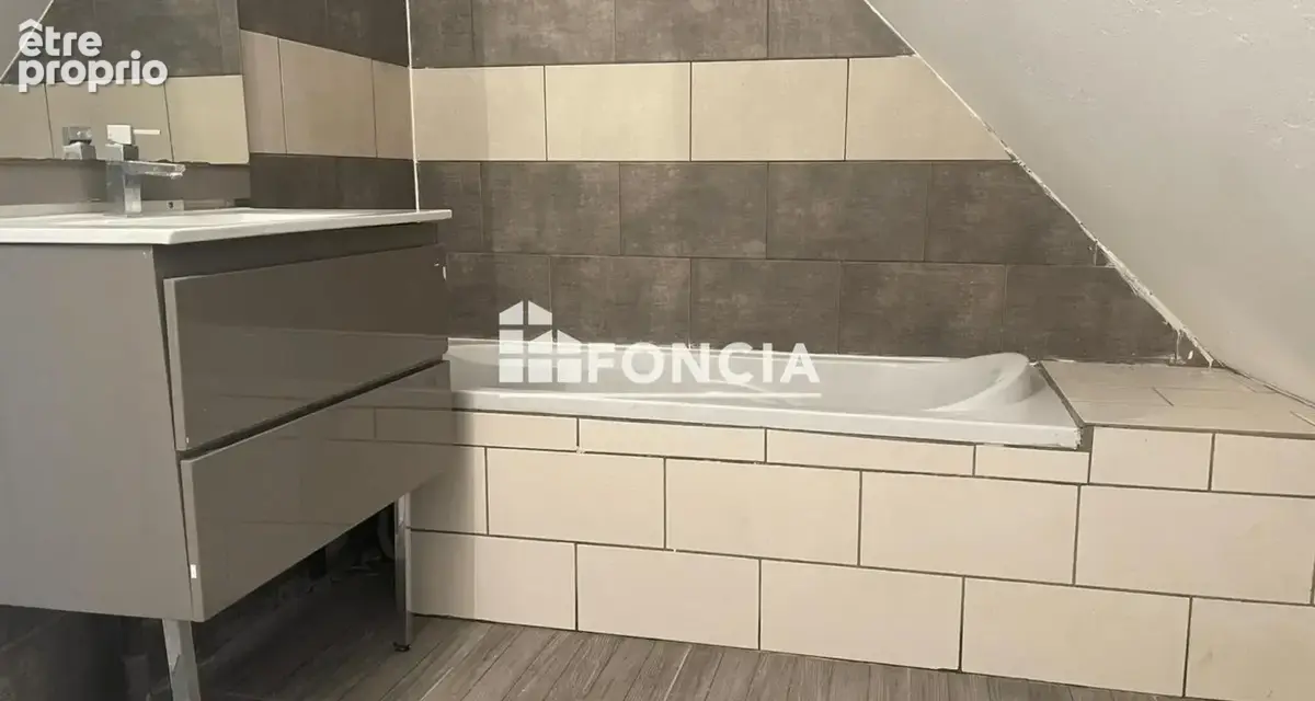 A VENDRE - Maison de bourg rénovée à Manthelan - photo 4