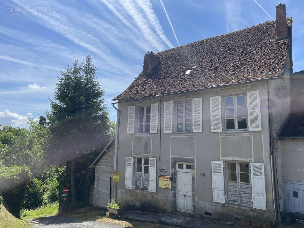 Maison à SEGUR-LE-CHATEAU