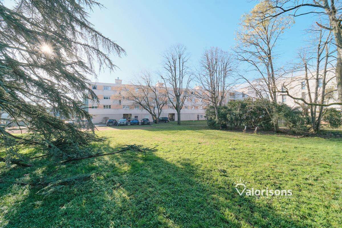 Appartement à MEYZIEU