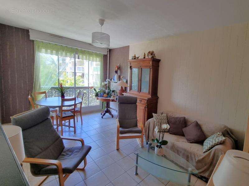 Appartement à MEYZIEU