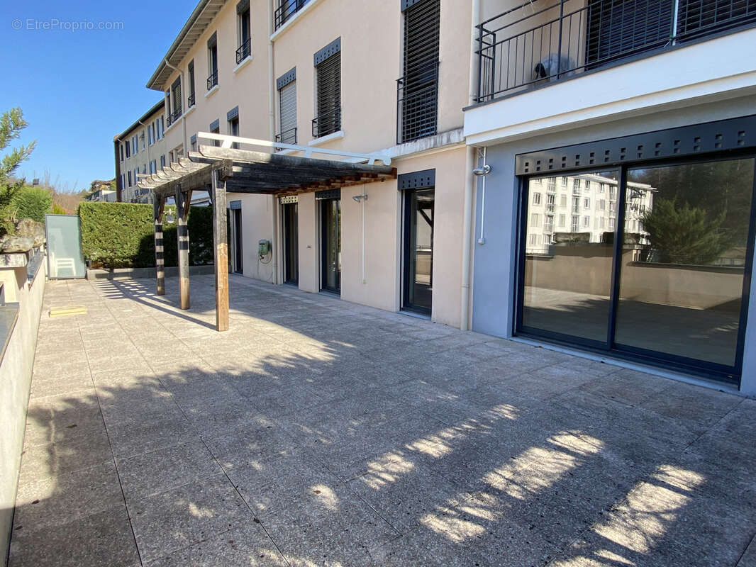 Appartement à CHARBONNIERES-LES-BAINS