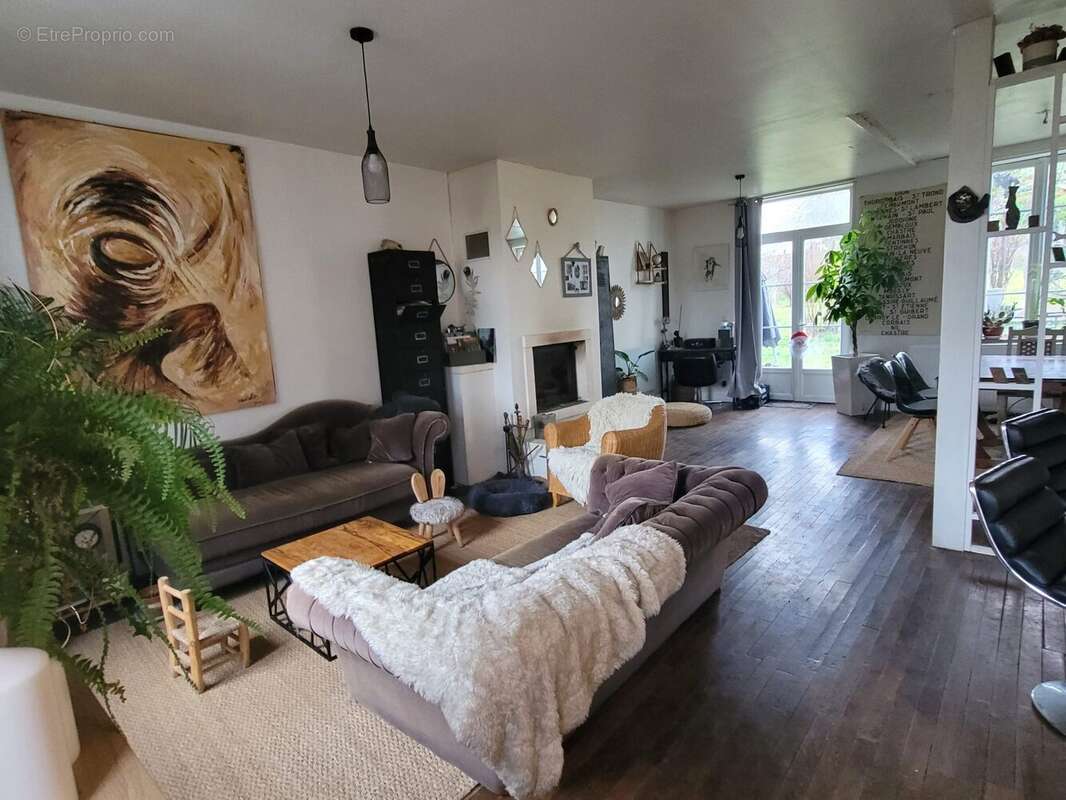 Maison à SAINT-LEONARD-DE-NOBLAT