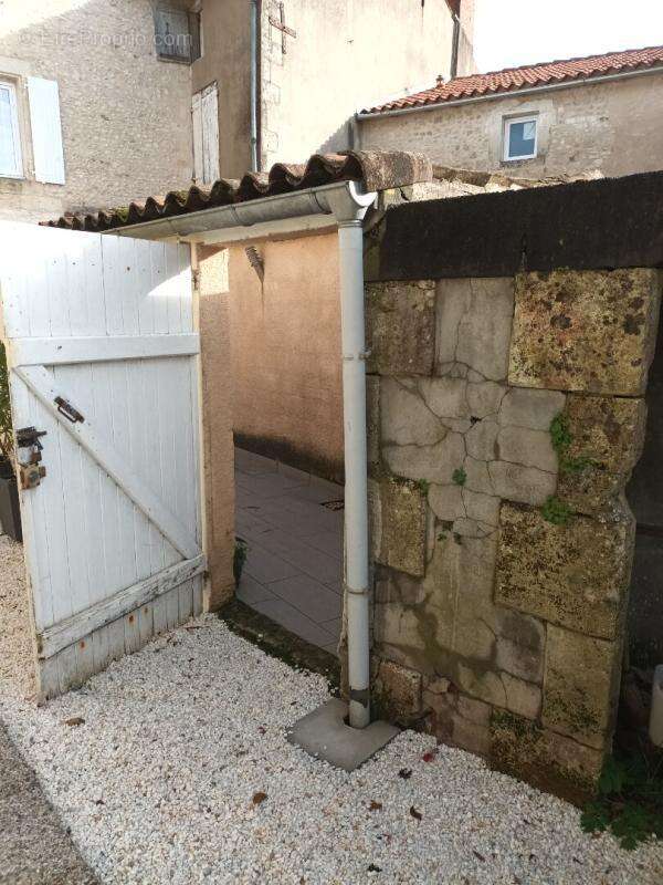 Maison à MORTAGNE-SUR-GIRONDE