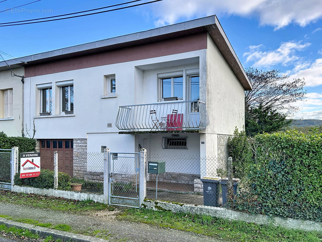 Maison à SAINT-PANTALEON-DE-LARCHE