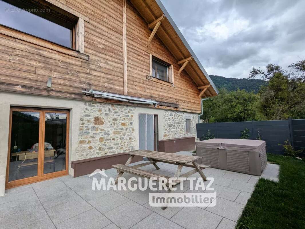 Maison à ONNION