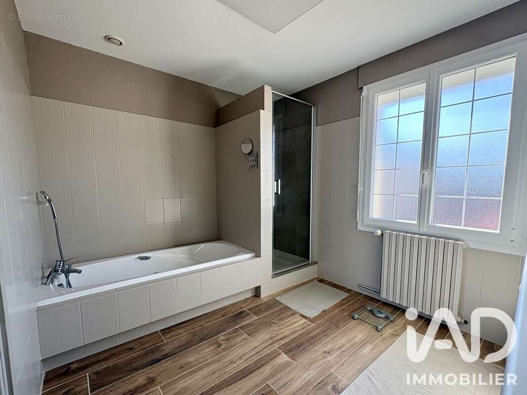 Maison 140 m² à Cognac  - photo 8
