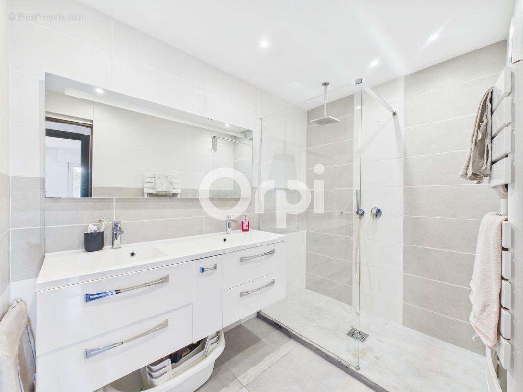 Appartement à MANDELIEU-LA-NAPOULE