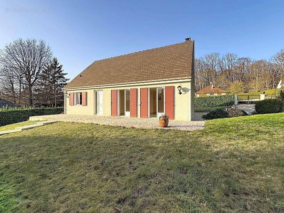 Maison à TRIE-CHATEAU