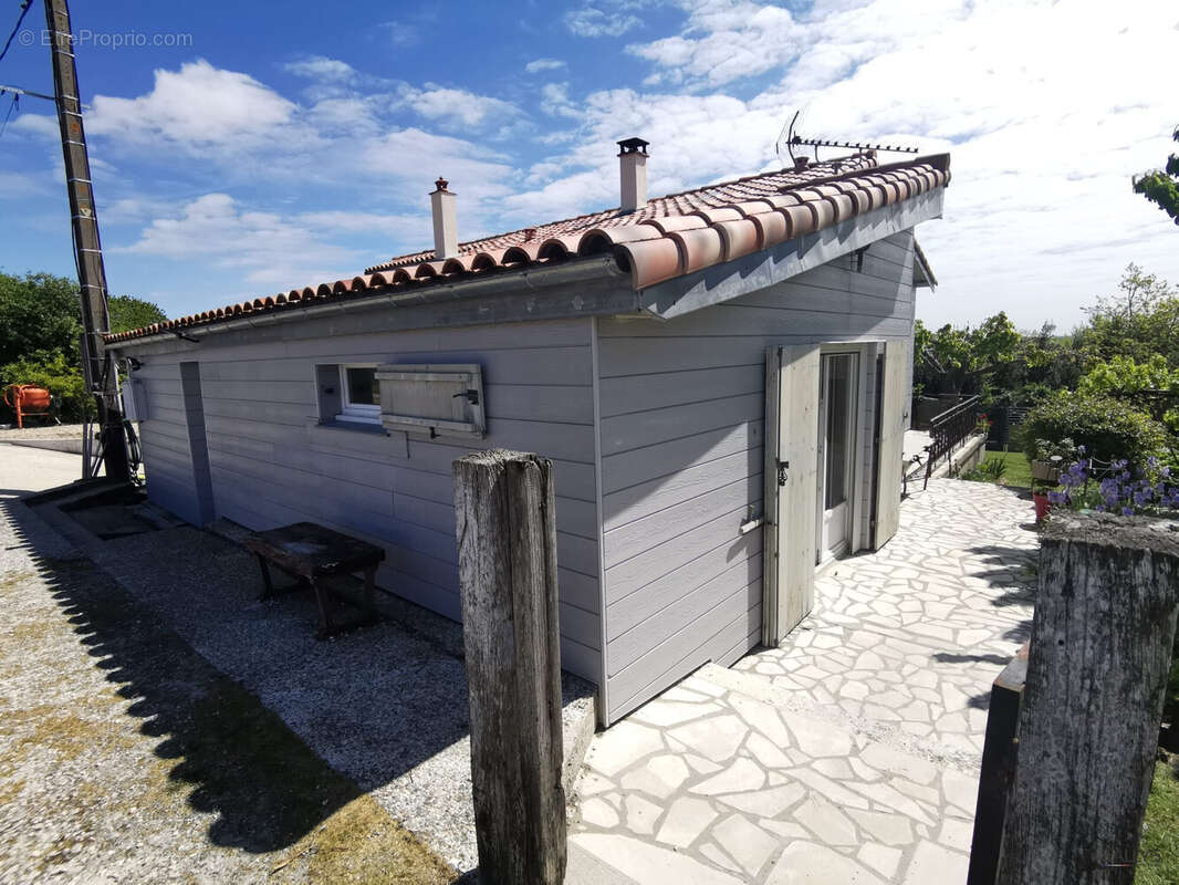 Maison à CHENAC-SAINT-SEURIN-D'UZET