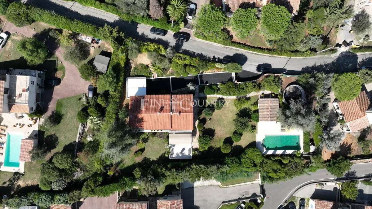 Maison à LA ROQUETTE-SUR-SIAGNE