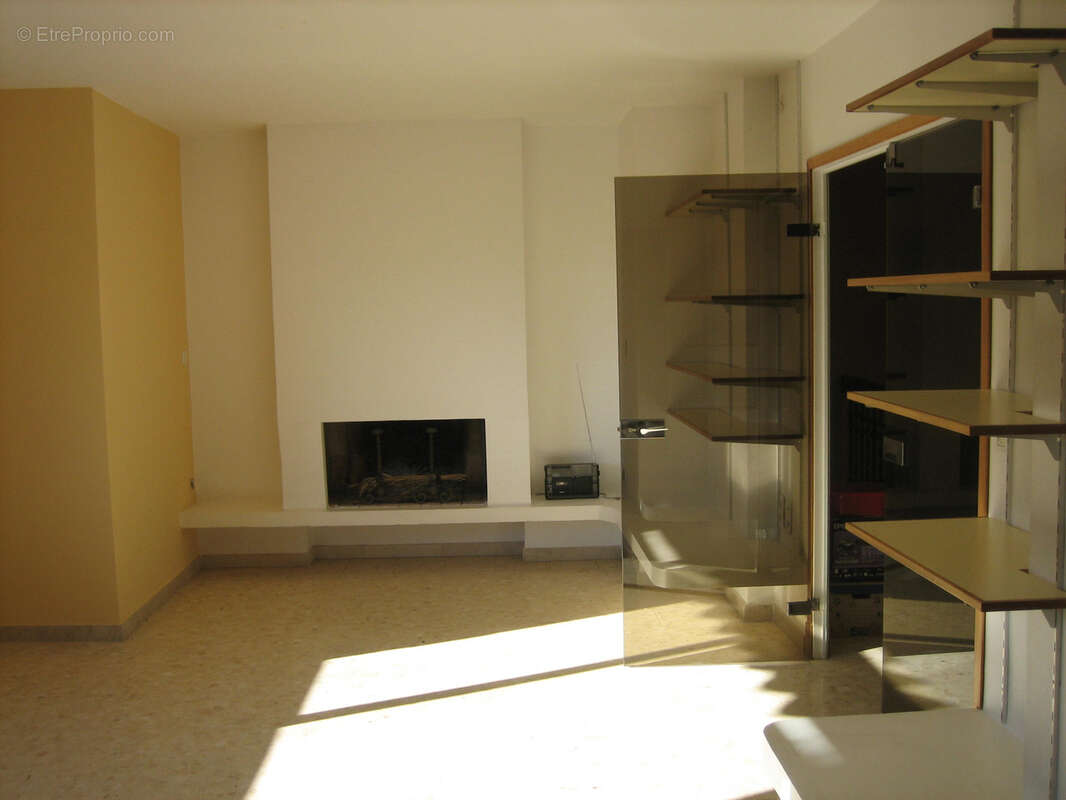 Maison à LARAGNE-MONTEGLIN