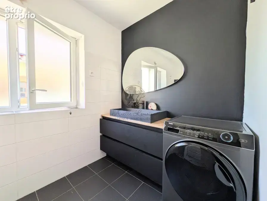 Appartement rénové avec terrasse, grande cour privative et stationnement à Sainte-Foy-lès-Lyon - photo 8