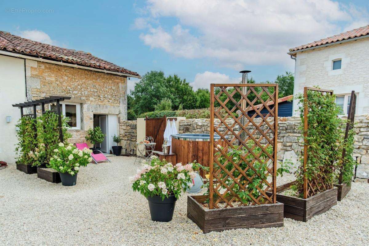 Corps de ferme rénové avec gite et autre gite-atelier indépe - photo 9