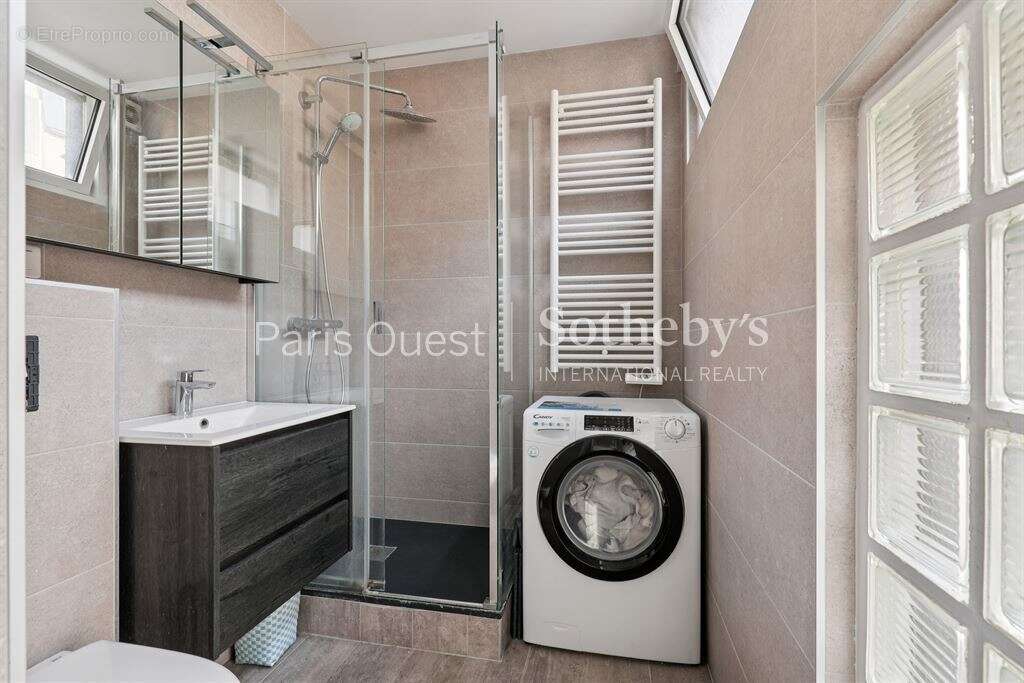 Appartement à NEUILLY-SUR-SEINE