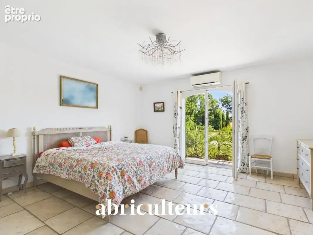 Élégante villa familiale de 250 m² en vente sur Montauroux (83440) - photo 17