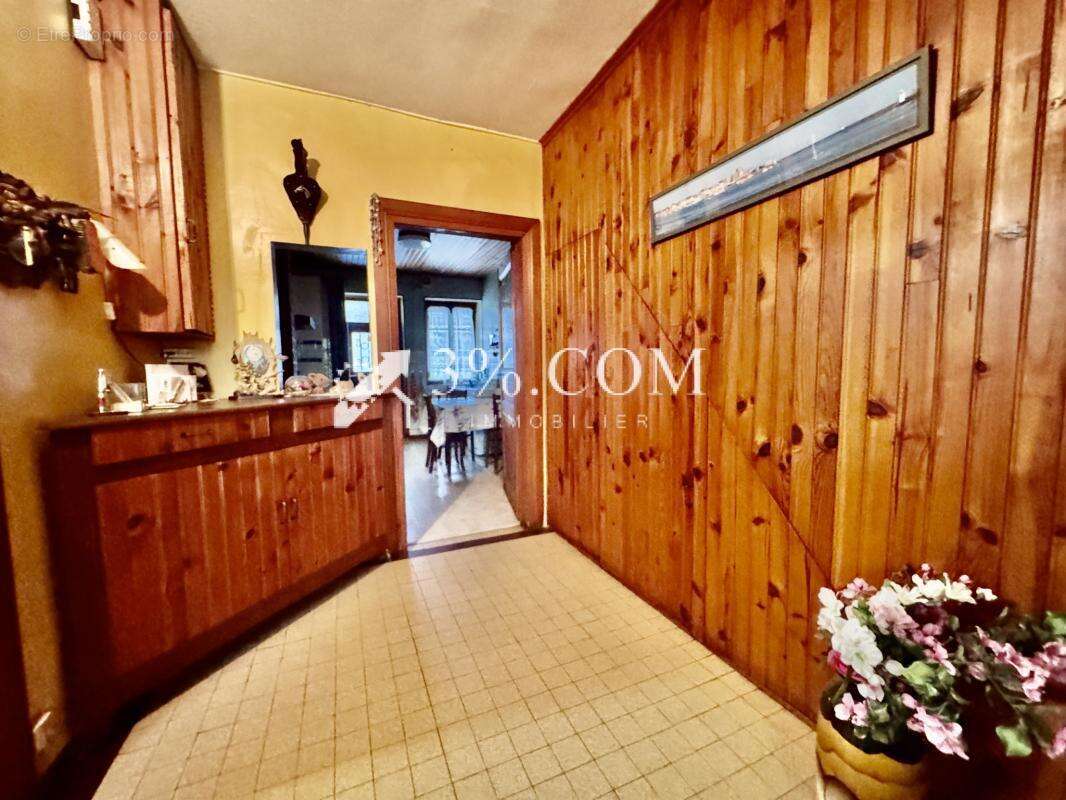 3%COM Maison  à rénover avec grange sur 7 ares - photo 5