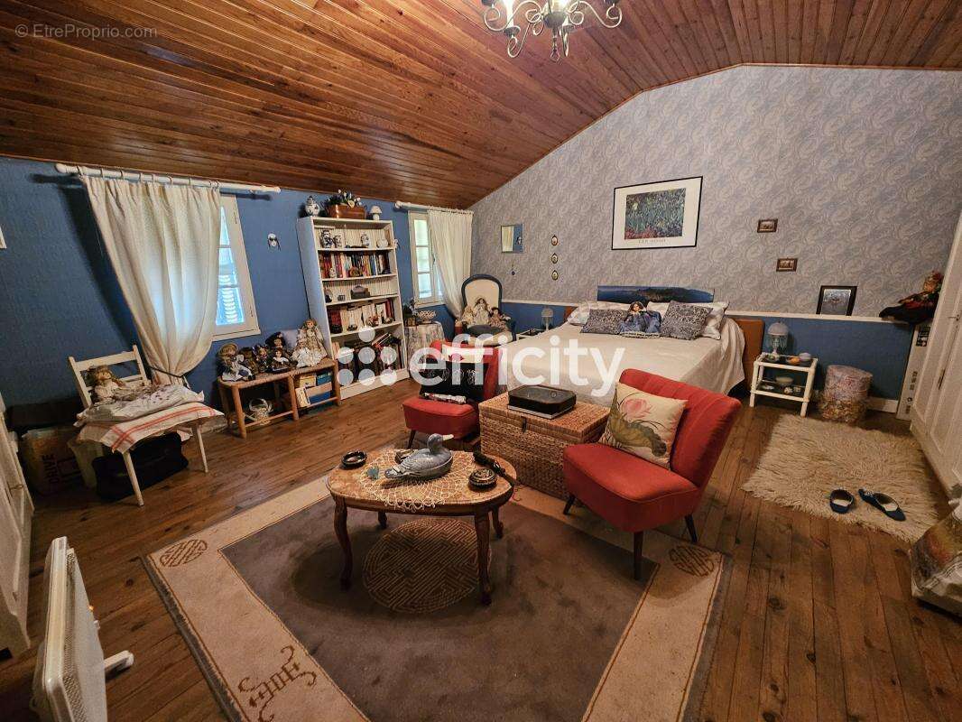 Maison à BARBEZIEUX-SAINT-HILAIRE