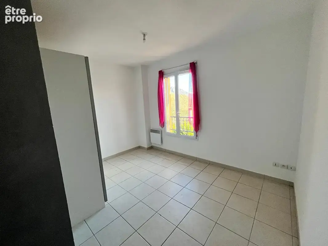 Super Maison  de plain pieds de 128 m2 habitable avec terrain , piscine et parkings - photo 12