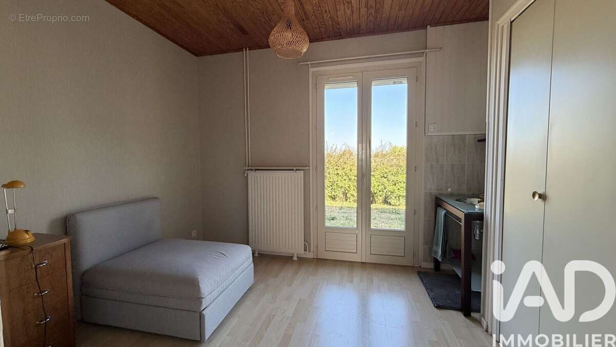 Maison 108 m² à Ambares-Et-Lagrave  - photo 9