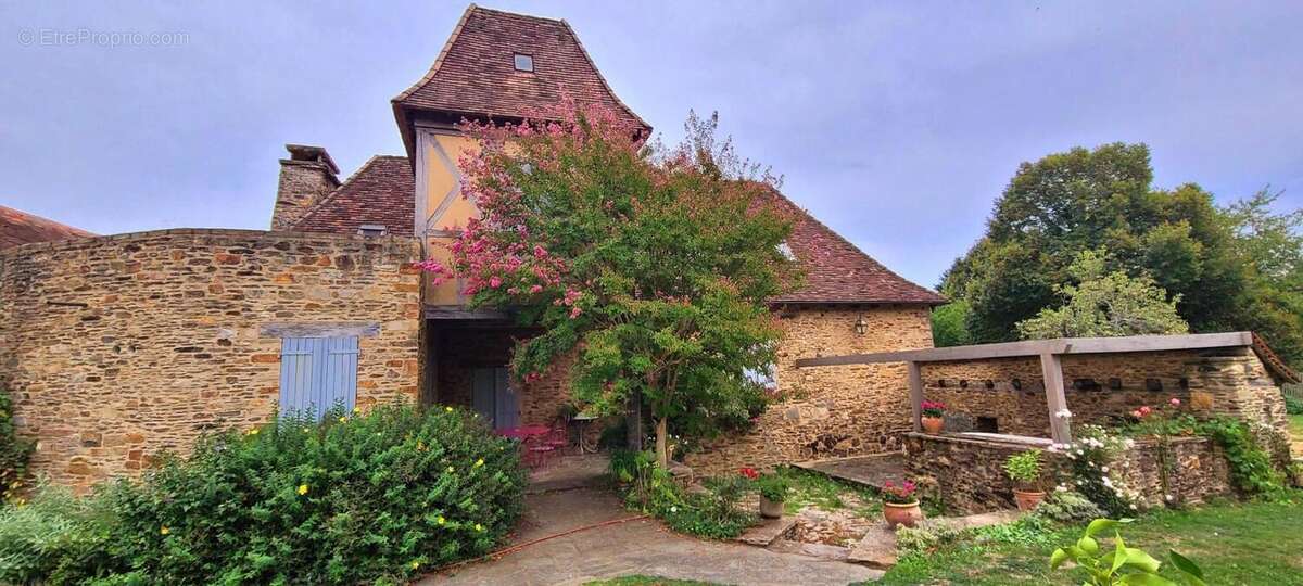 Maison à SAINT-YRIEIX-LA-PERCHE