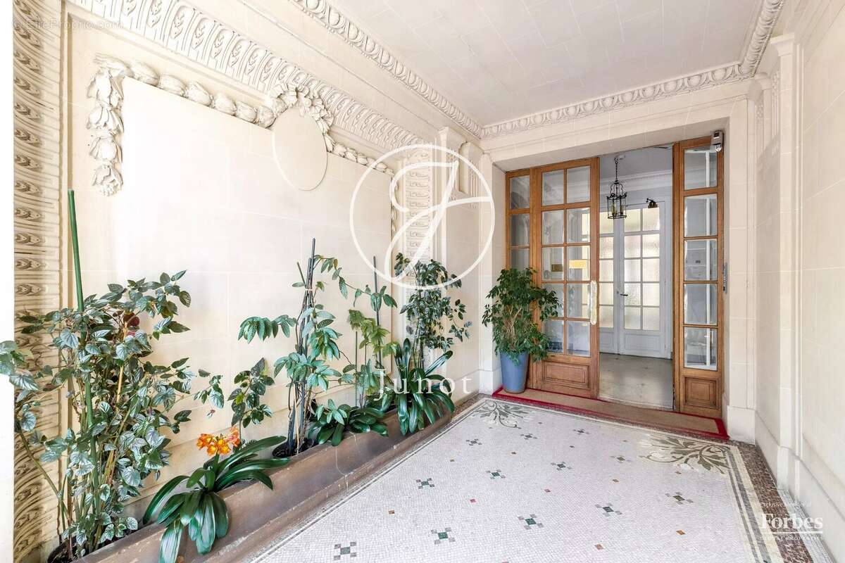 Appartement à PARIS-14E