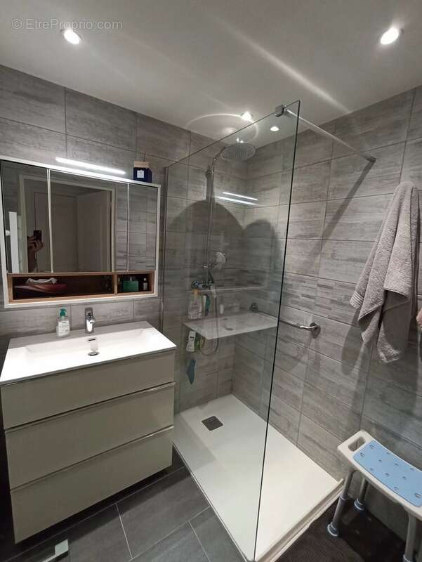 Appartement à SAINT-LAURENT-DU-VAR