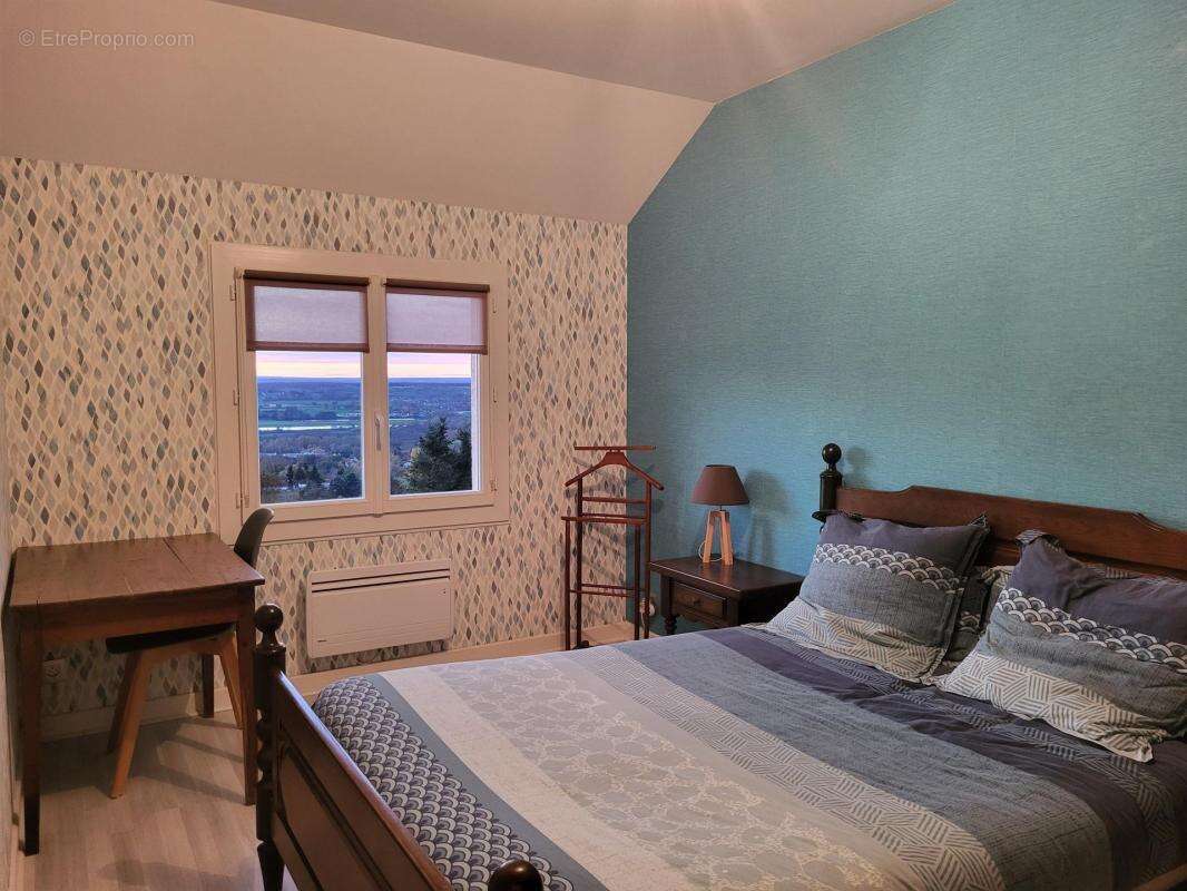 Maison à CREUZIER-LE-VIEUX