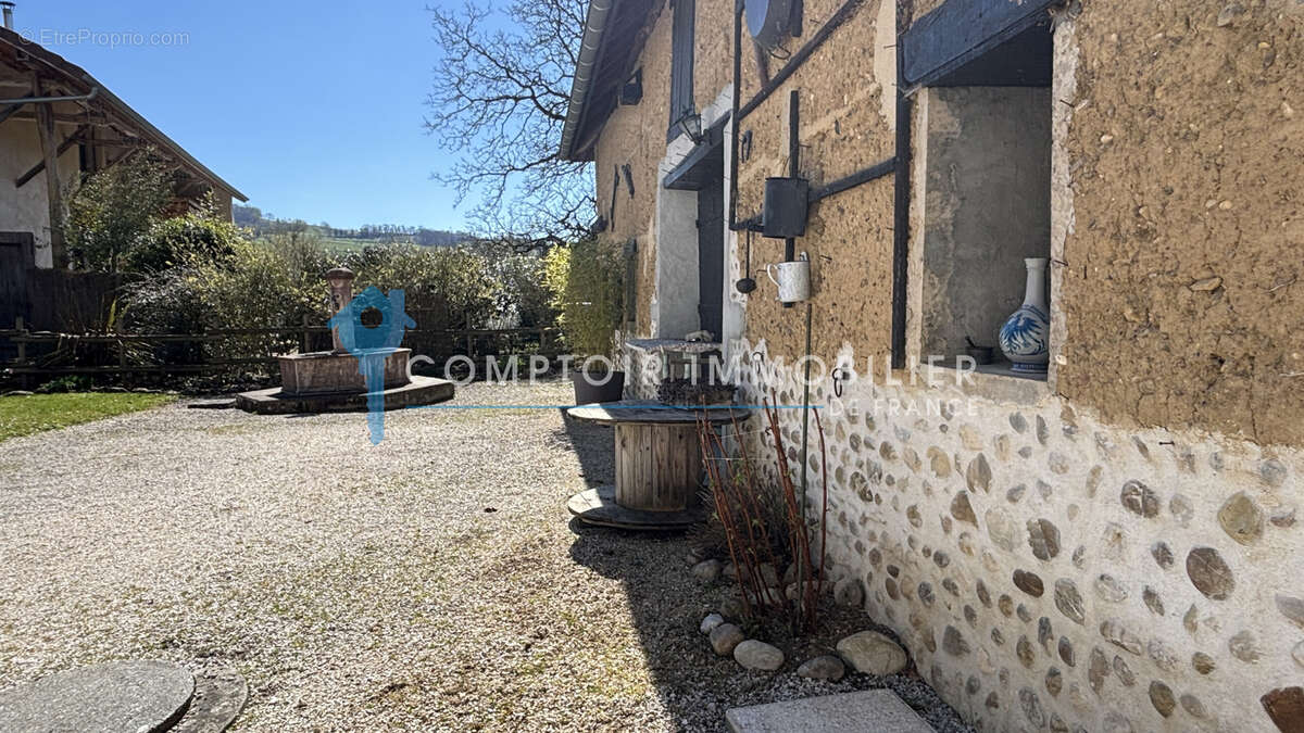 Maison à MONTFERRAT