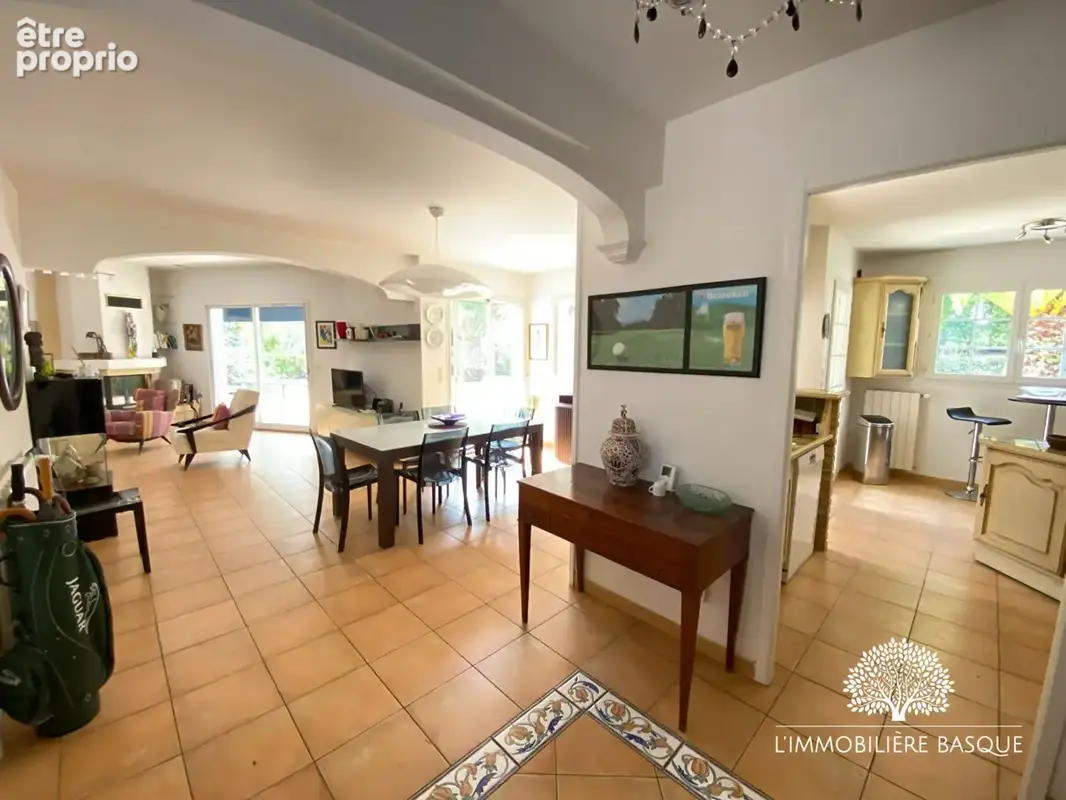 Maison 5 pièces 147 m² à vendre à Bassussarry (64200) - photo 7