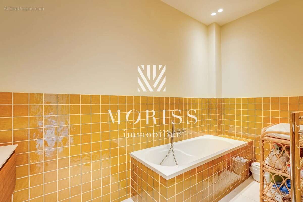 Appartement à NEUILLY-SUR-SEINE