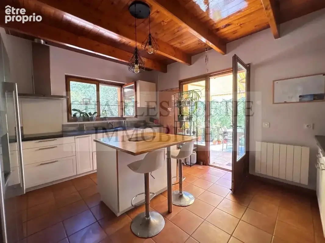 Jolie maison de plain-pied et garage sur un terrain de 2 820 m² - photo 4