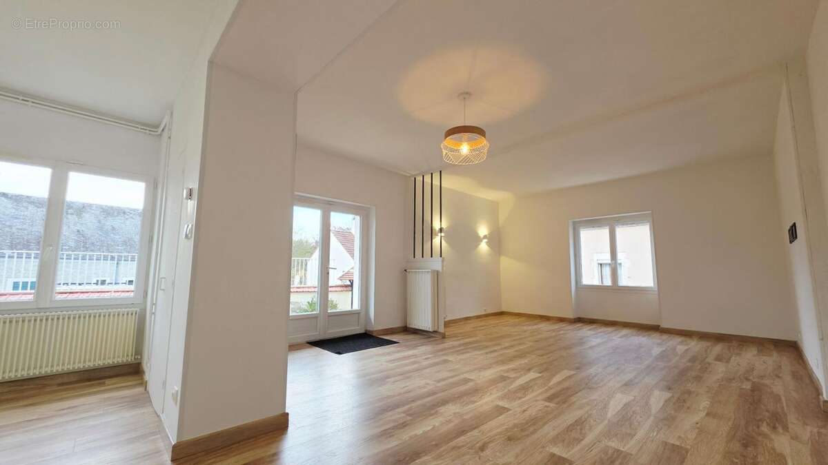 Mehun sur yevre maison renovee 3 pieces 91.6m² garage - photo 3