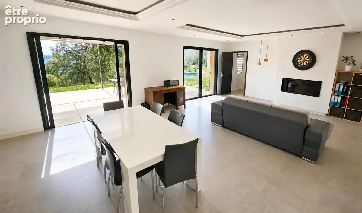 Claviers , Var . Villa contemporaine avec vue dégagée, piscine et terrain de 5800 m² - photo 8