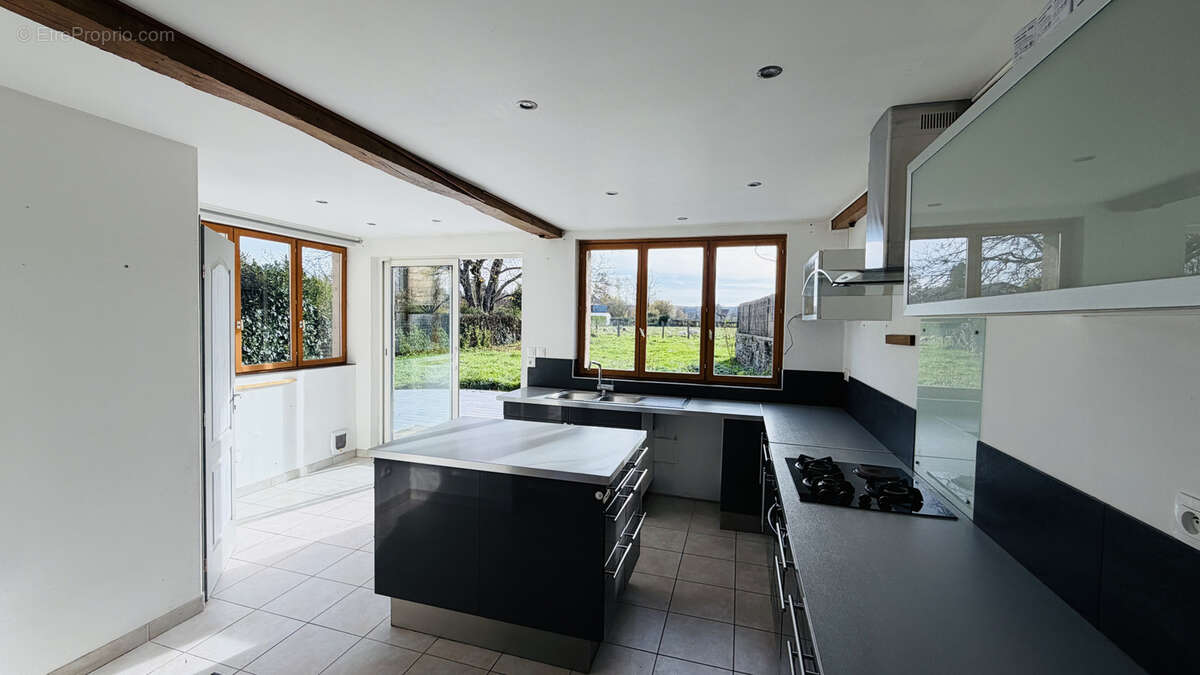 Maison 125m2 - trois chambre + mezzanine - jardin et dépendance - photo 4